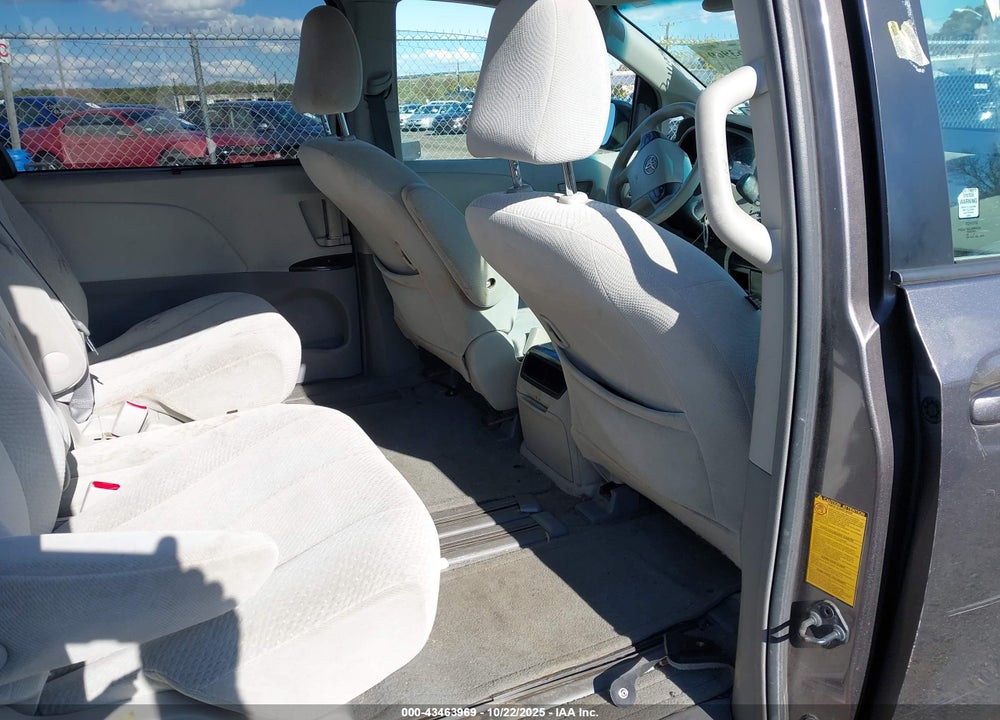 2011 TOYOTA SIENNA LE V6 VIN: 5TDKK3DC8BS011112