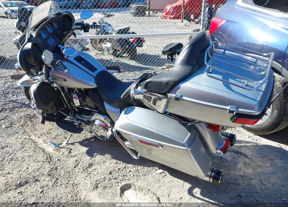 2015 HARLEY-DAVIDSON FLHTCUL ULTRA CLASSIC LOW VIN: 1HD1KDM18FB665149