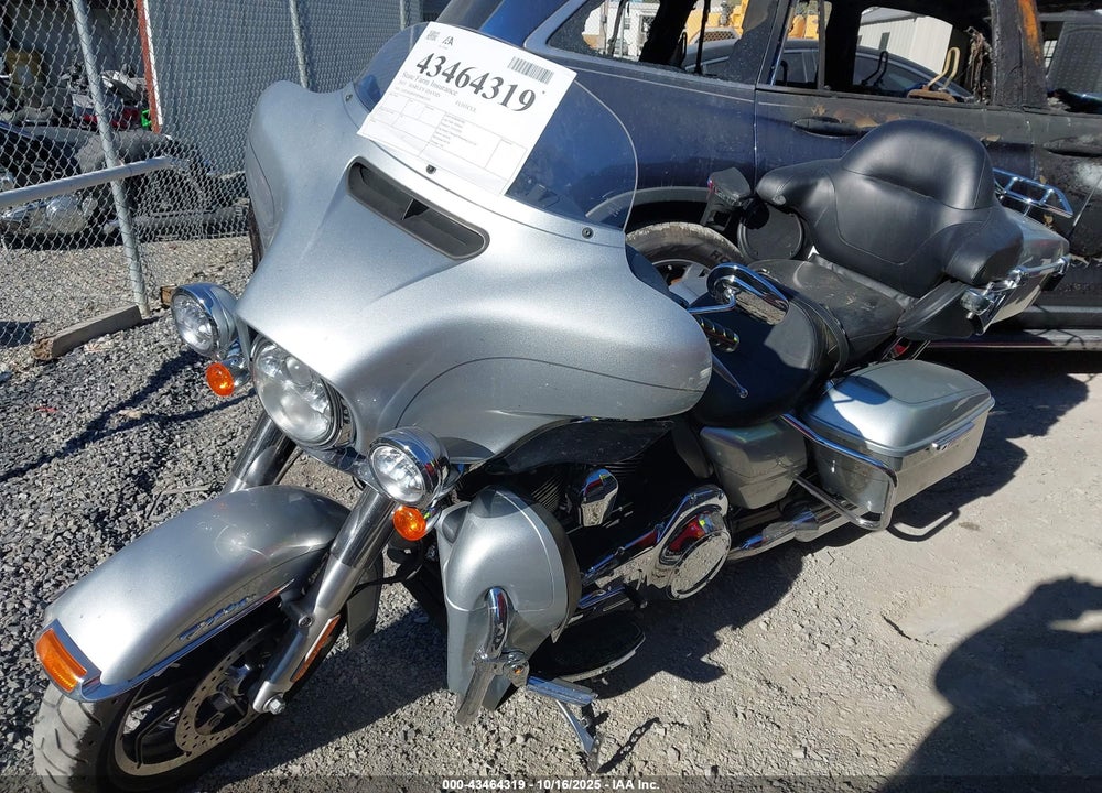 2015 HARLEY-DAVIDSON FLHTCUL ULTRA CLASSIC LOW VIN: 1HD1KDM18FB665149