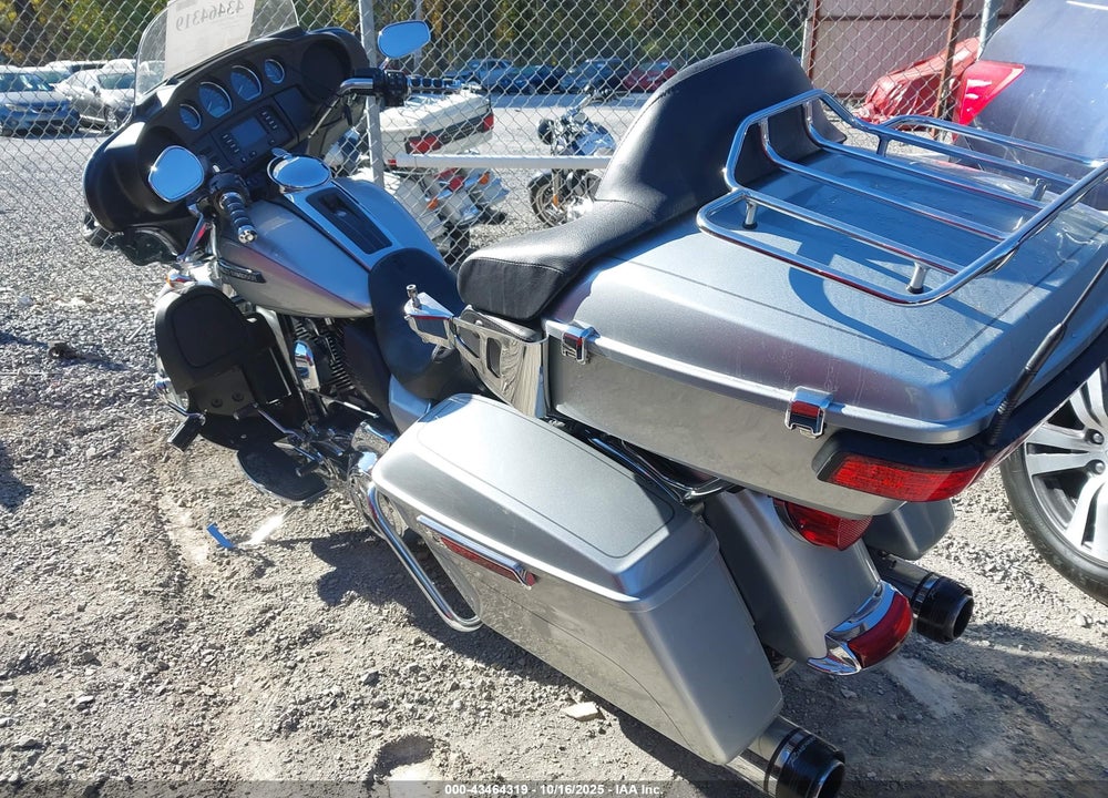 2015 HARLEY-DAVIDSON FLHTCUL ULTRA CLASSIC LOW VIN: 1HD1KDM18FB665149