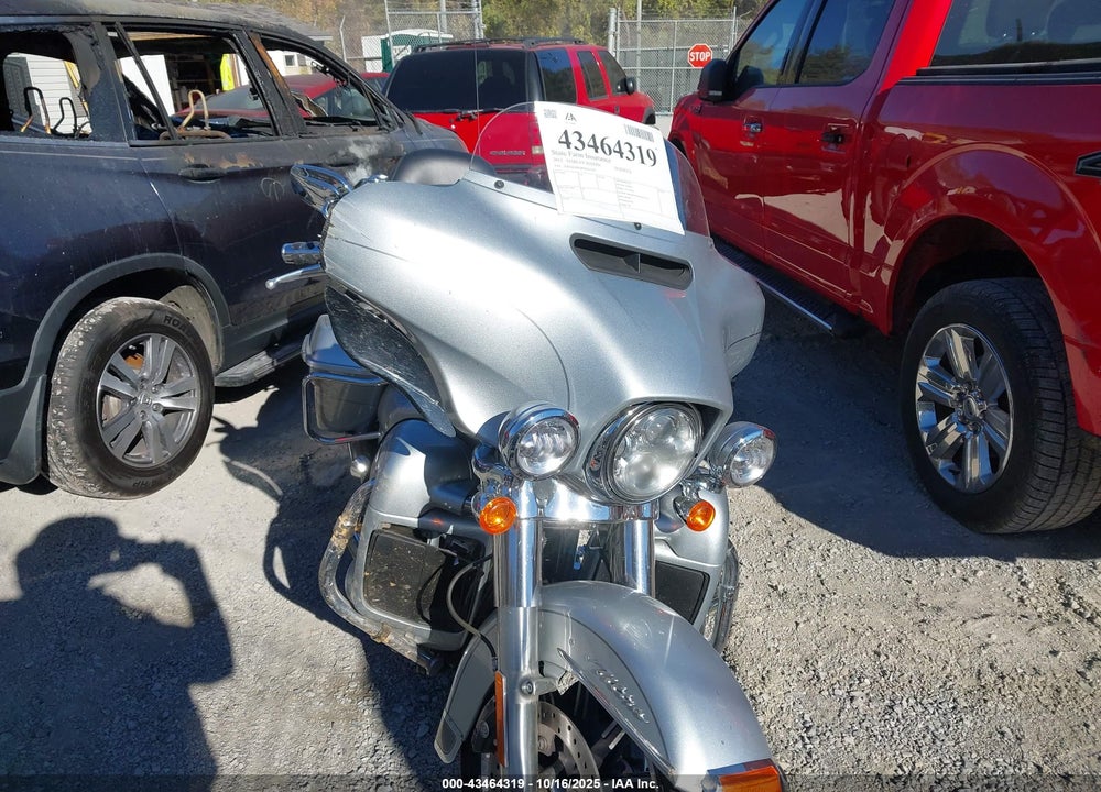 2015 HARLEY-DAVIDSON FLHTCUL ULTRA CLASSIC LOW VIN: 1HD1KDM18FB665149