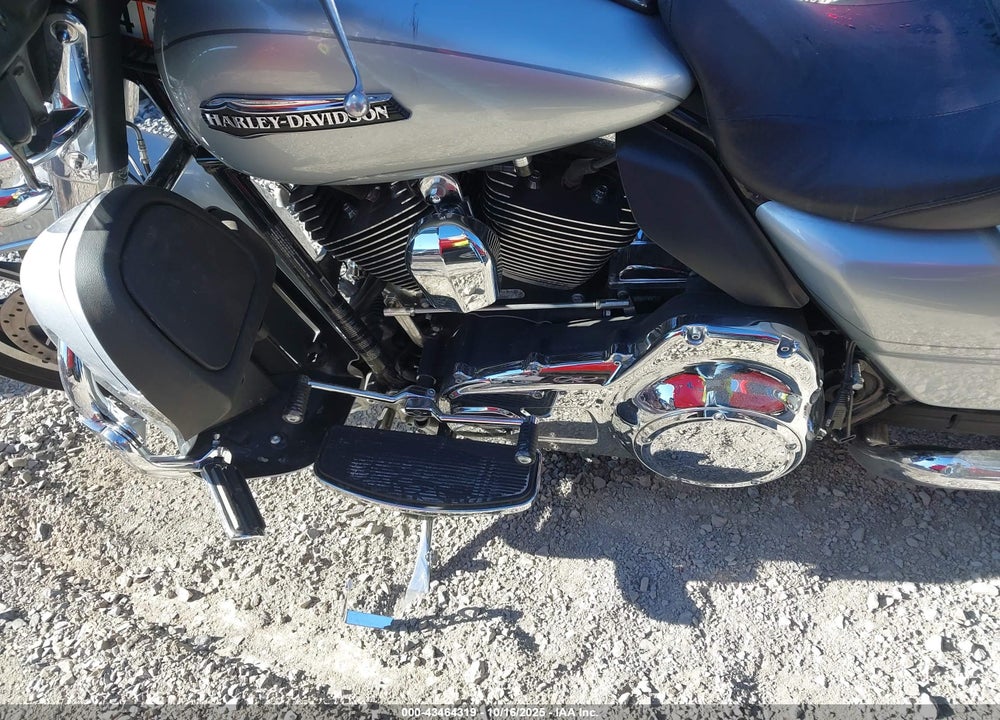 2015 HARLEY-DAVIDSON FLHTCUL ULTRA CLASSIC LOW VIN: 1HD1KDM18FB665149