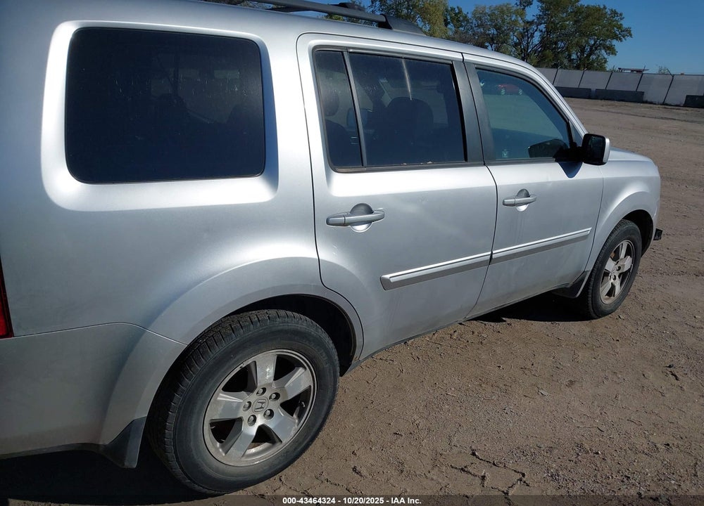 2010 HONDA PILOT EX VIN: 5FNYF4H40AB038377