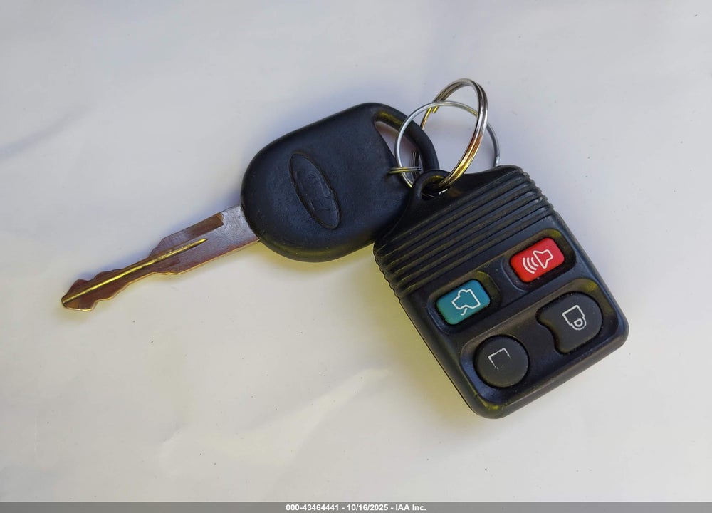 2010 FORD FOCUS SE VIN: 1FAHP3FN2AW108725