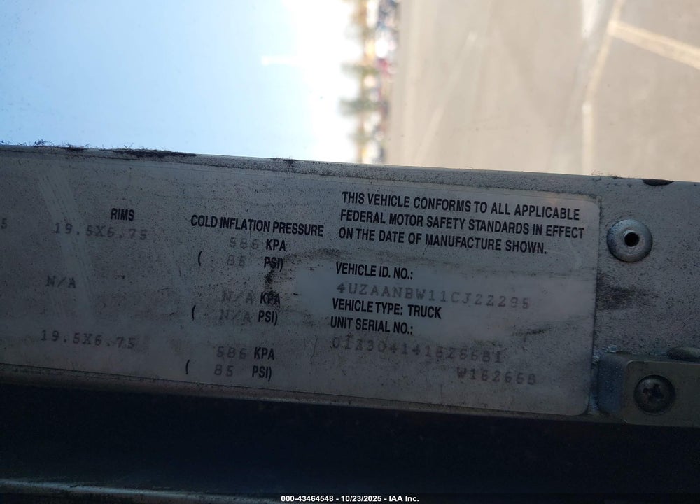 2001 FREIGHTLINER CHASSIS M LINE WALK-IN VAN VIN: 4UZAANBW11CJ22295