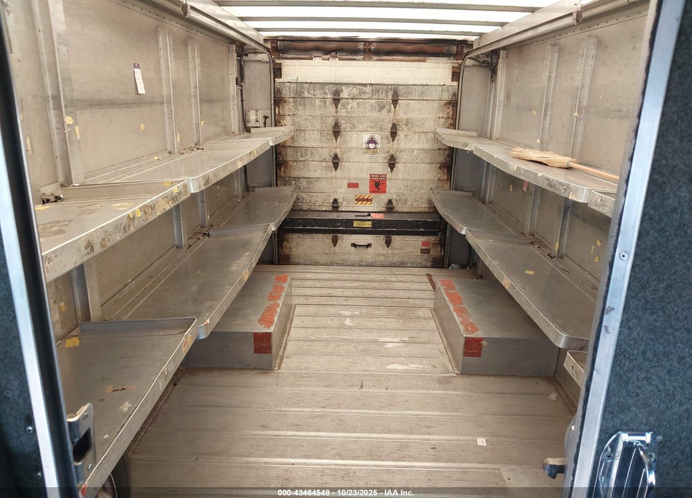 2001 FREIGHTLINER CHASSIS M LINE WALK-IN VAN VIN: 4UZAANBW11CJ22295