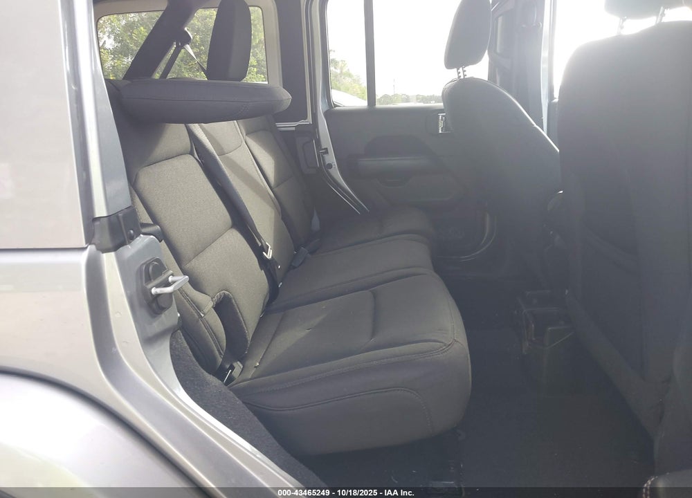 2019 JEEP WRANGLER UNLIMITED SAHARA 4X4 VIN: 1C4HJXEG9KW571839