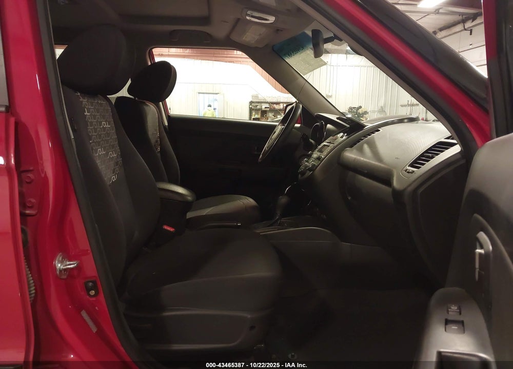 2011 KIA SOUL VIN: KNDJT2A28B7330924
