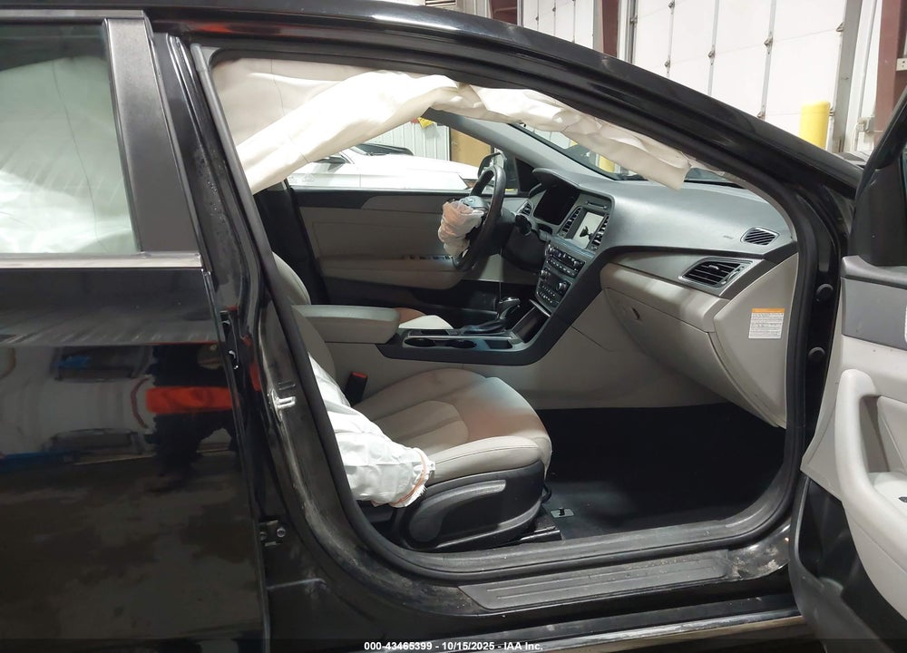 2017 HYUNDAI SONATA HYBRID SE VIN: KMHE24L3XHA067686