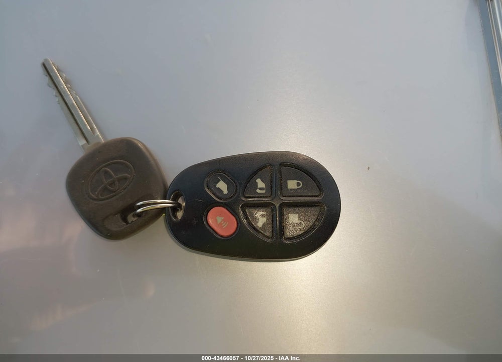 2004 TOYOTA SIENNA XLE VIN: 5TDZA22C14S100148