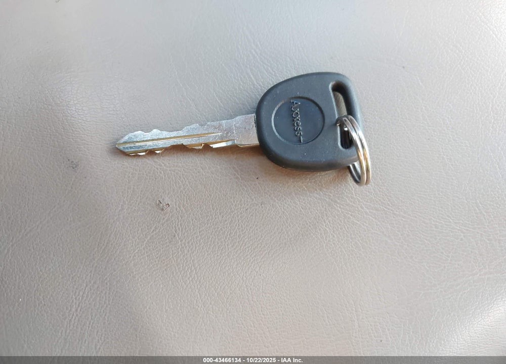 2005 GMC YUKON DENALI VIN: 1GKEK63UX5J160569