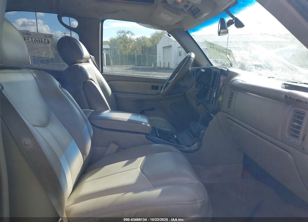 2005 GMC YUKON DENALI VIN: 1GKEK63UX5J160569