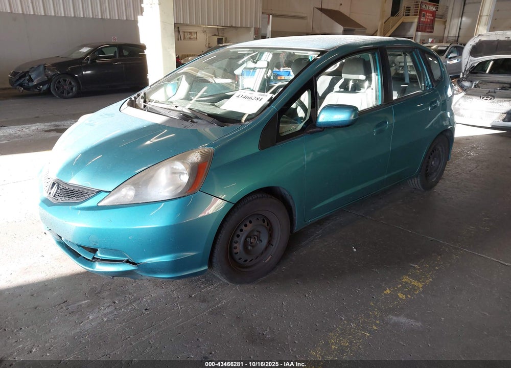 2013 HONDA FIT VIN: JHMGE8H37DC043699