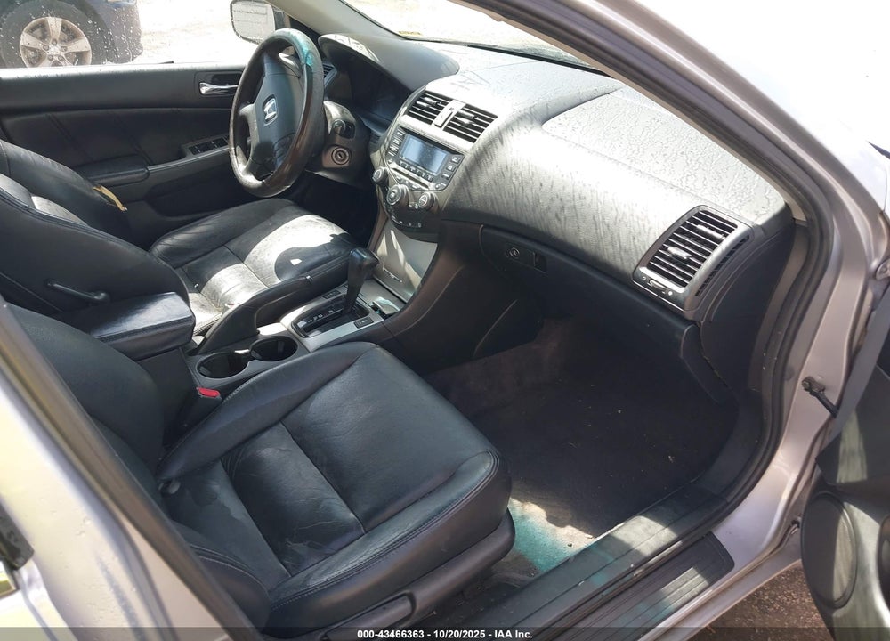 2005 HONDA ACCORD 2.4 EX VIN: 1HGCM568X5A107524