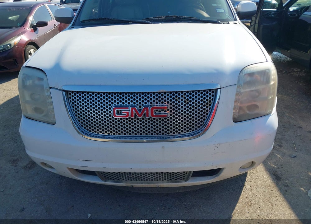 2011 GMC YUKON XL 1500 DENALI VIN: 1GKS1MEF6BR307203