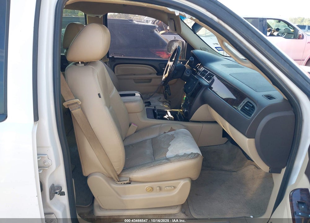 2011 GMC YUKON XL 1500 DENALI VIN: 1GKS1MEF6BR307203