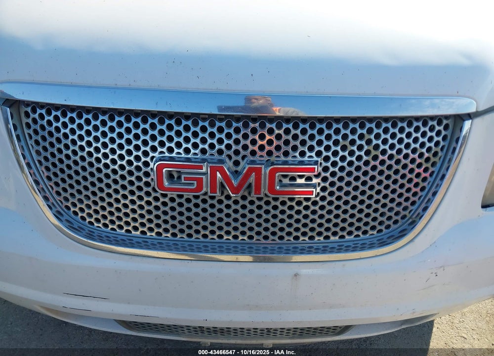 2011 GMC YUKON XL 1500 DENALI VIN: 1GKS1MEF6BR307203