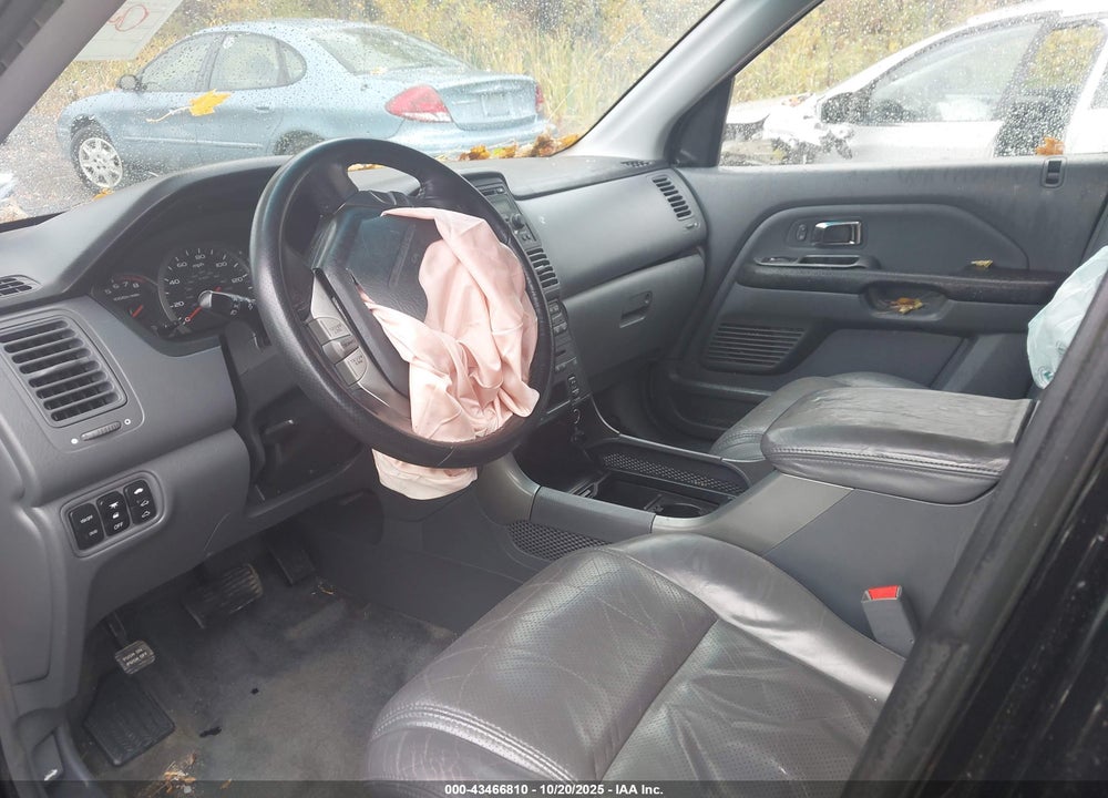 2005 HONDA PILOT EX-L VIN: 5FNYF18555B011804