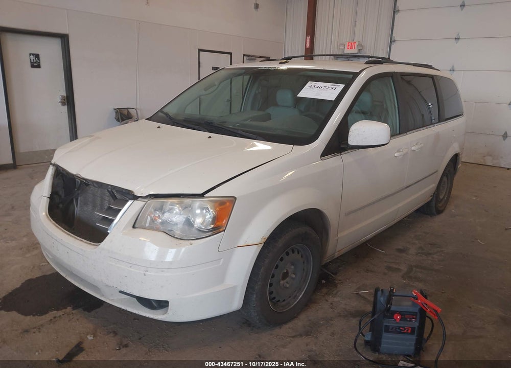 2009 CHRYSLER TOWN & COUNTRY VIN: 2A8HR54179R596910