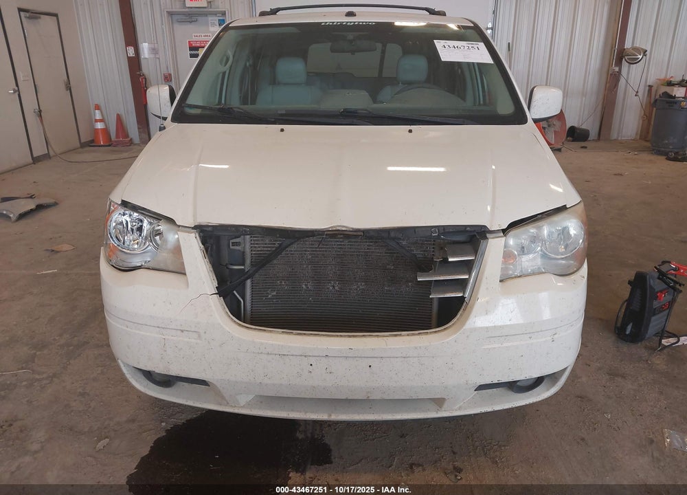 2009 CHRYSLER TOWN & COUNTRY VIN: 2A8HR54179R596910