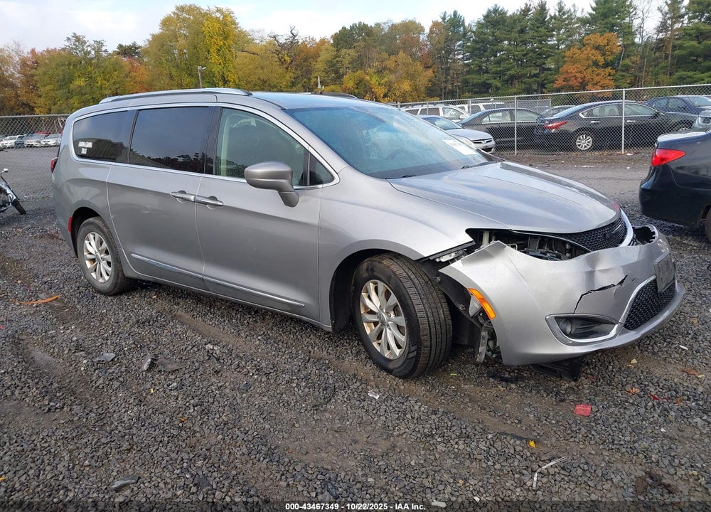2019 CHRYSLER PACIFICA TOURING L VIN: 2C4RC1BG0KR617129