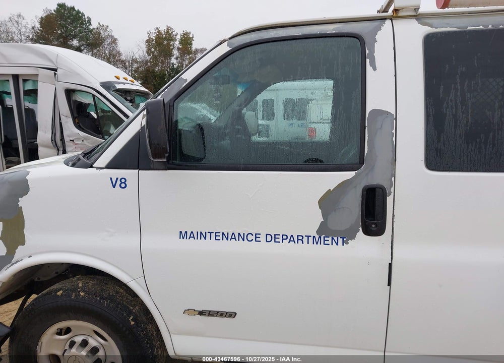 2005 CHEVROLET EXPRESS VIN: 1GAHG39U251216562