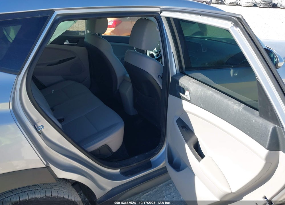 2020 HYUNDAI TUCSON SE VIN: KM8J23A46LU102316