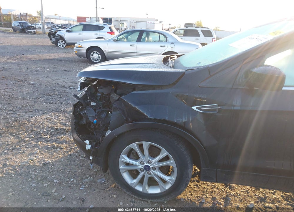 2017 FORD ESCAPE SE VIN: 1FMCU9GD3HUC27648