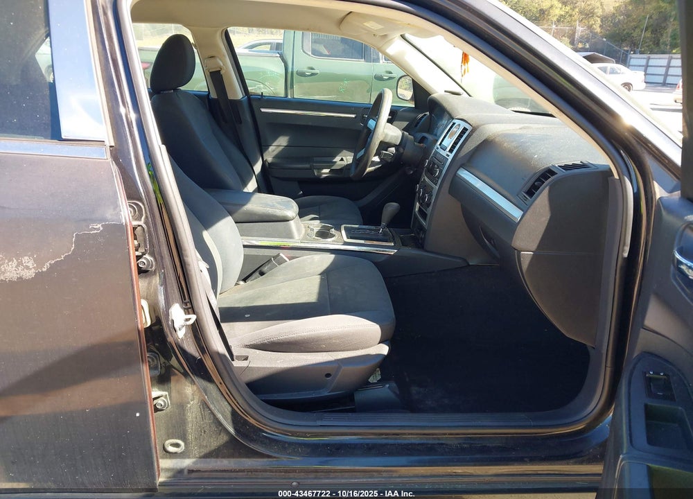 2010 CHRYSLER 300 TOURING VIN: 2C3CA4CD5AH105635