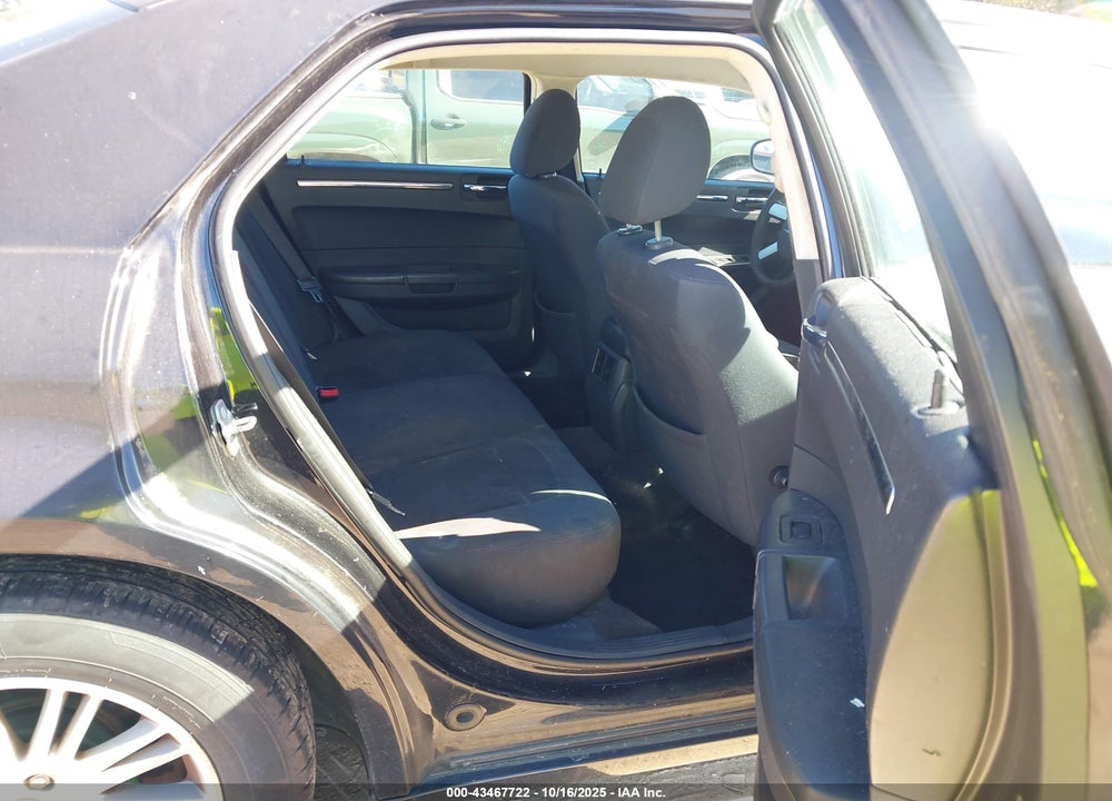 2010 CHRYSLER 300 TOURING VIN: 2C3CA4CD5AH105635