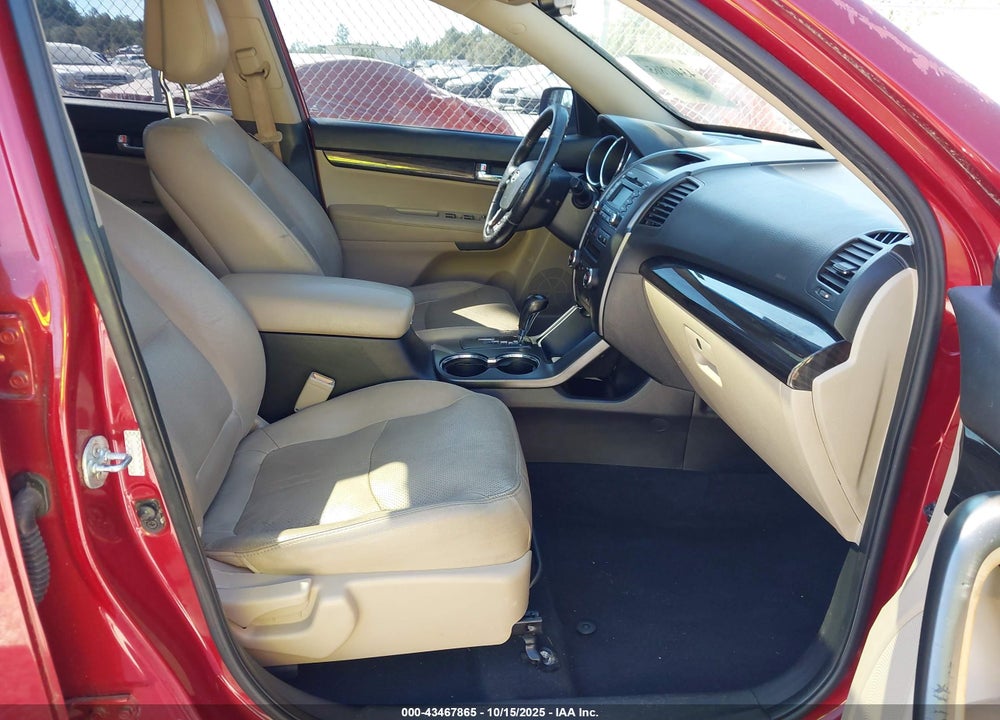 2011 KIA SORENTO VIN: 5XYKU4A25BG011805