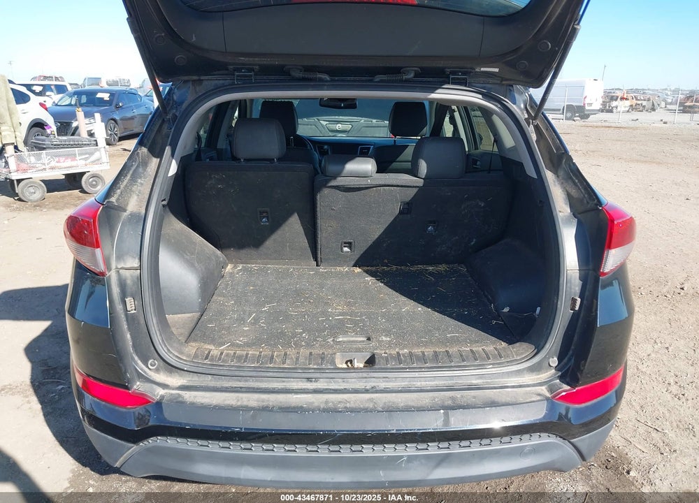 2017 HYUNDAI TUCSON VIN: KM8J33A47HU562072