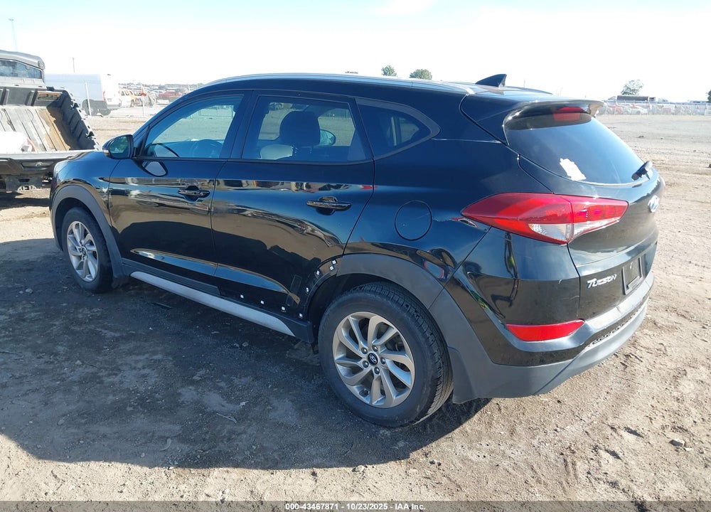 2017 HYUNDAI TUCSON VIN: KM8J33A47HU562072