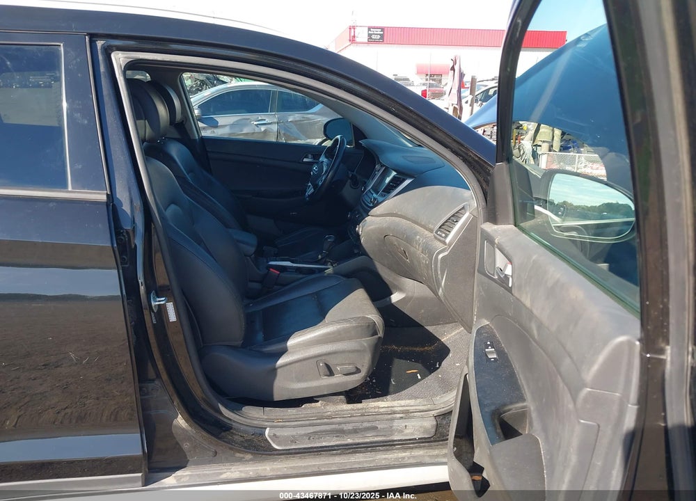 2017 HYUNDAI TUCSON VIN: KM8J33A47HU562072