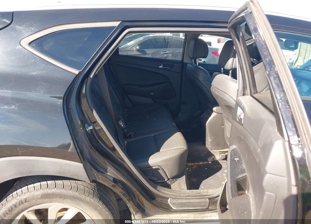 2017 HYUNDAI TUCSON VIN: KM8J33A47HU562072