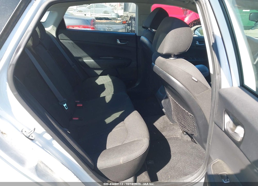 2019 KIA OPTIMA LX VIN: 5XXGT4L35KG287923