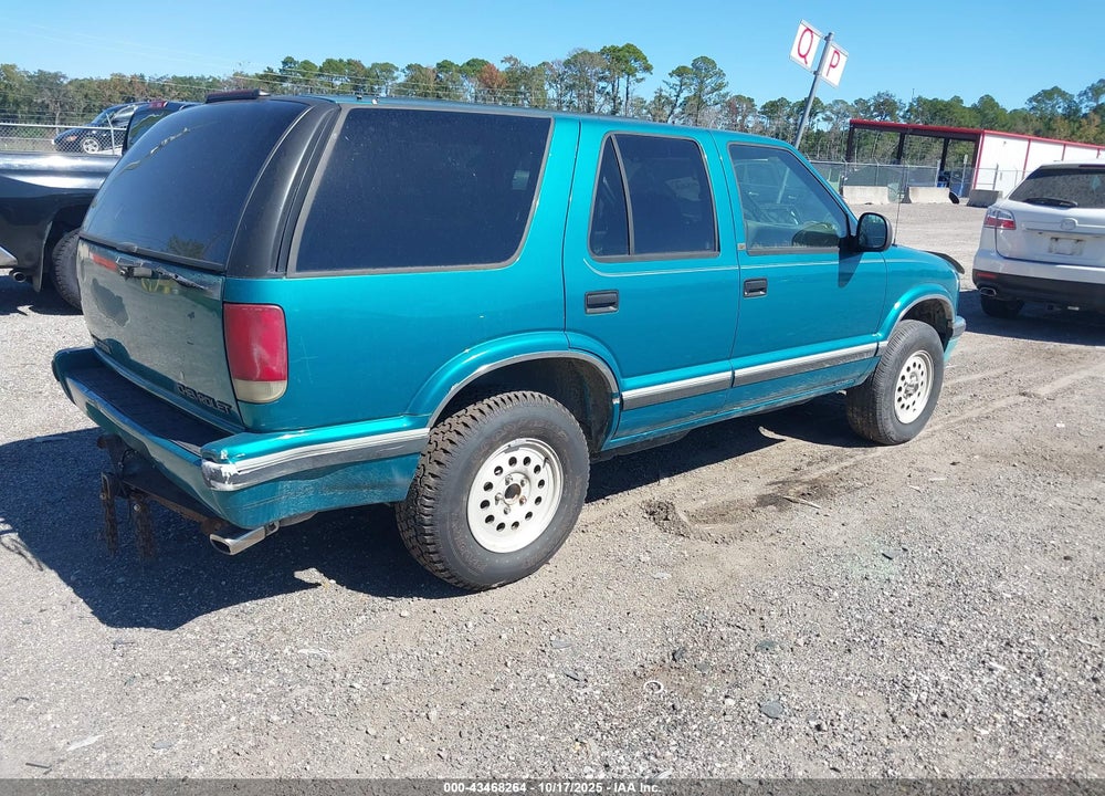 1995 CHEVROLET BLAZER VIN: 1GNDT13WXS2260600