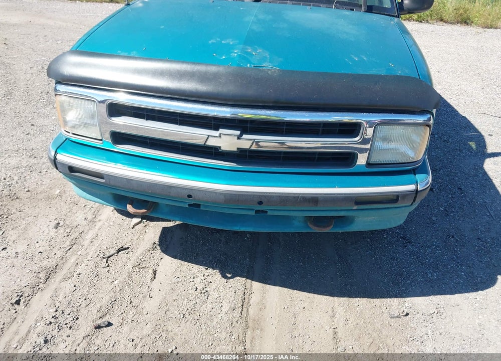 1995 CHEVROLET BLAZER VIN: 1GNDT13WXS2260600