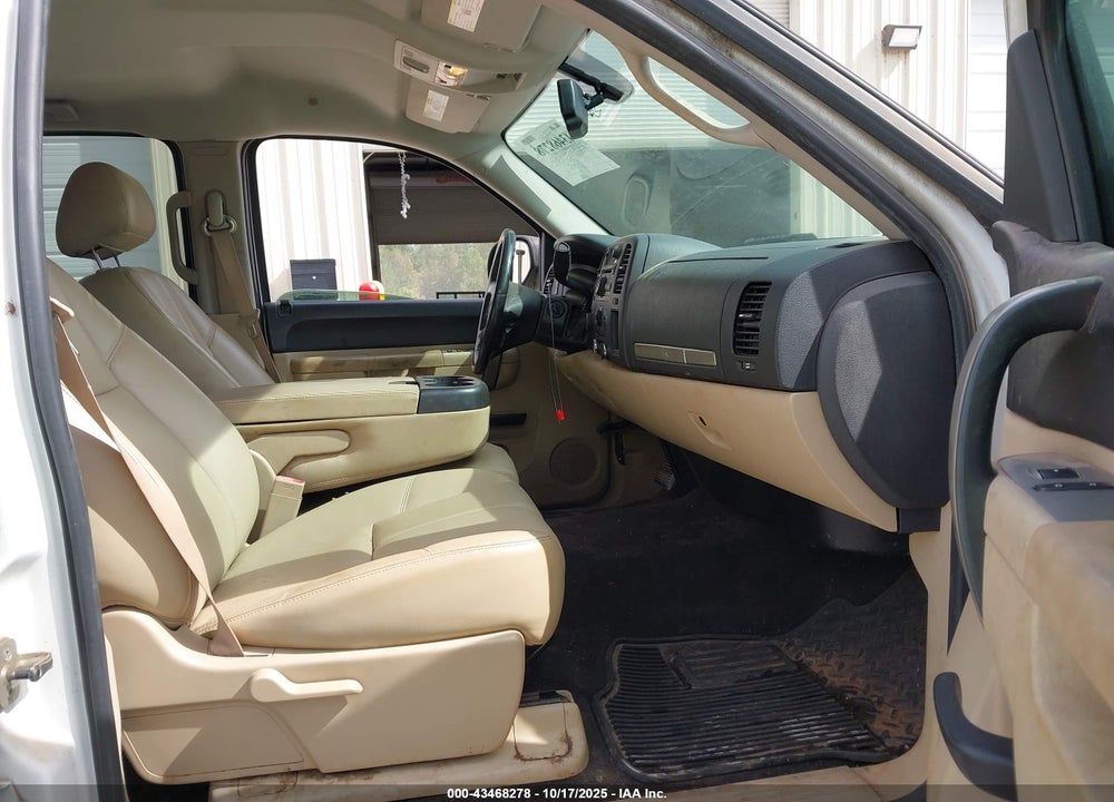 2011 CHEVROLET SILVERADO 1500 VIN: 3GCPKSE36BG152225