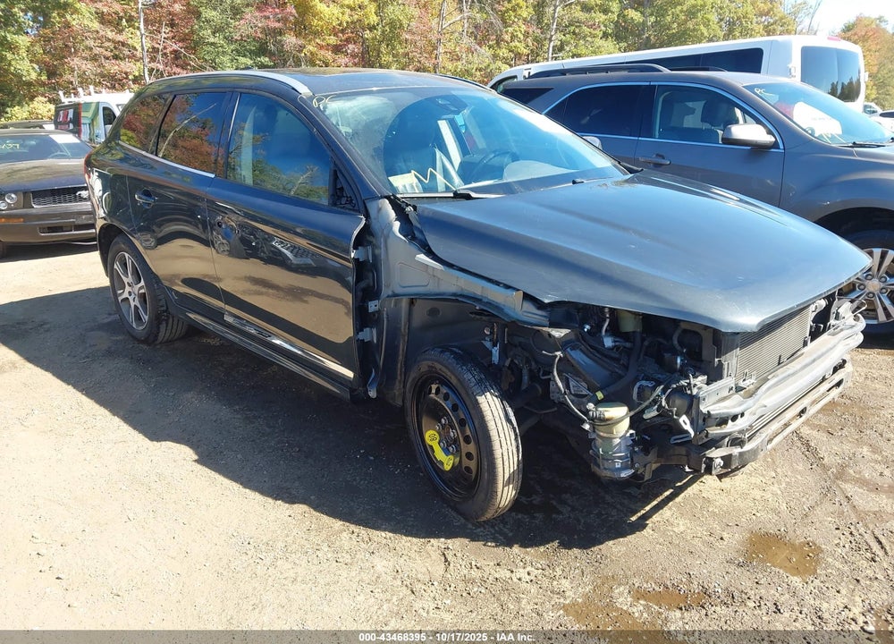 2014 VOLVO XC60 T6 R-DESIGN VIN: YV4902DZ1E2537660