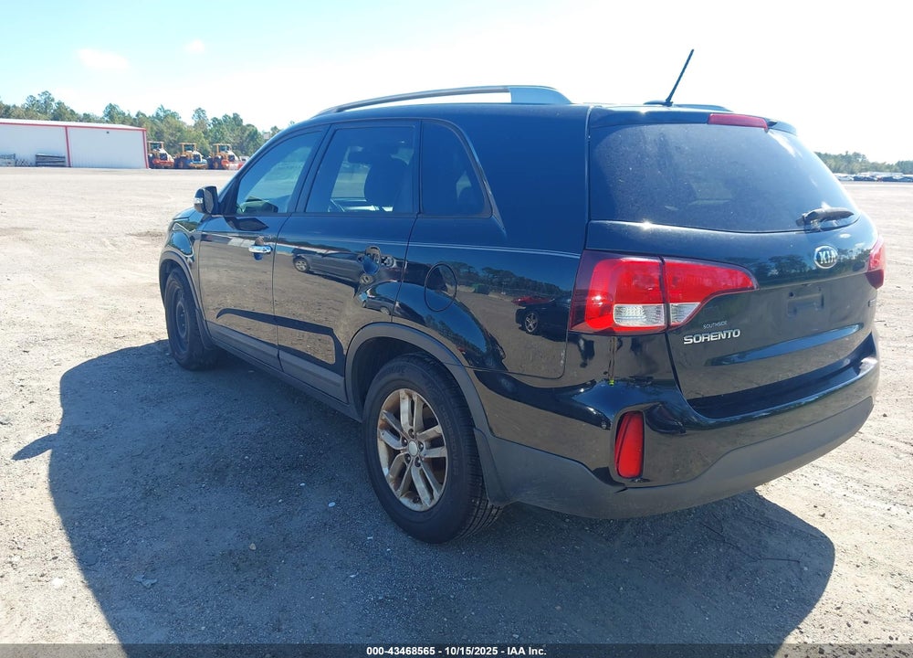 2015 KIA SORENTO LX VIN: 5XYKT3A60FG633394