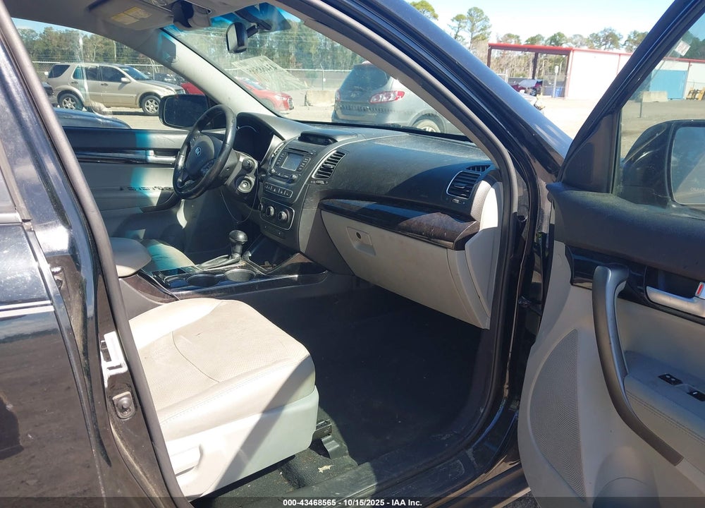 2015 KIA SORENTO LX VIN: 5XYKT3A60FG633394