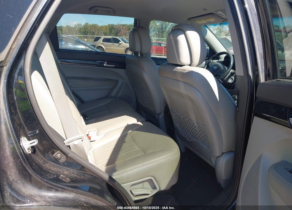 2015 KIA SORENTO LX VIN: 5XYKT3A60FG633394