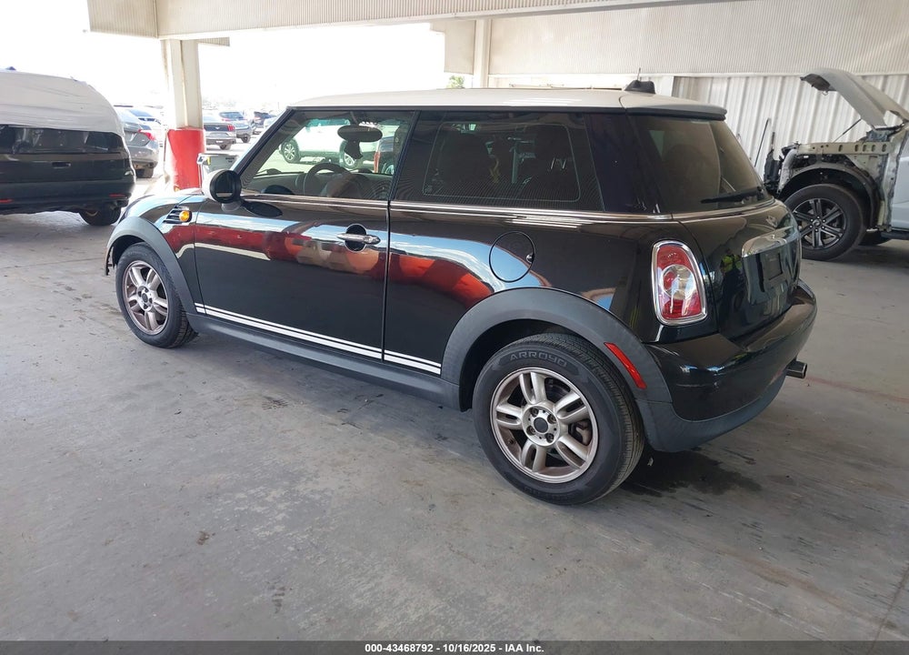 2012 MINI COOPER VIN: WMWSU3C56CT261428