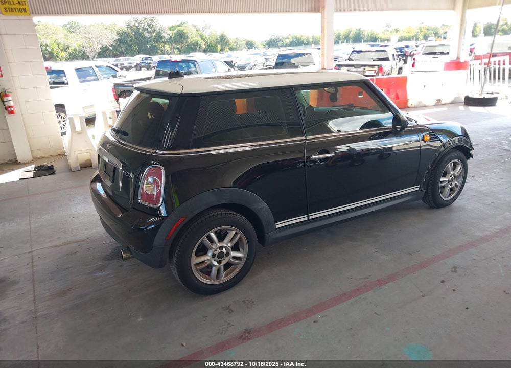 2012 MINI COOPER VIN: WMWSU3C56CT261428