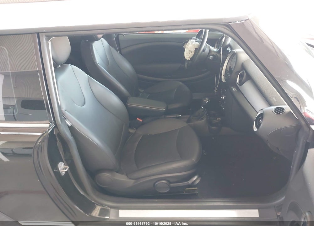 2012 MINI COOPER VIN: WMWSU3C56CT261428