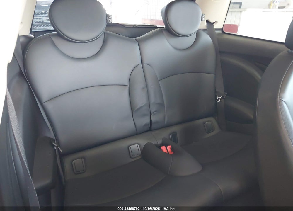 2012 MINI COOPER VIN: WMWSU3C56CT261428