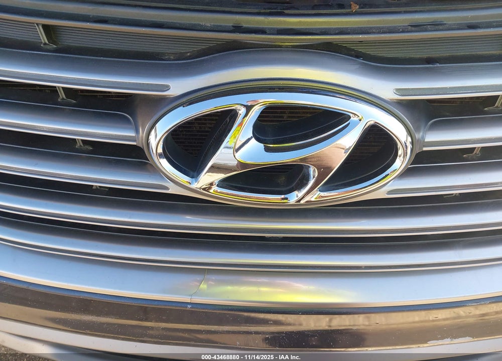 2017 HYUNDAI SANTA FE VIN: KM8SN4HF6HU205316