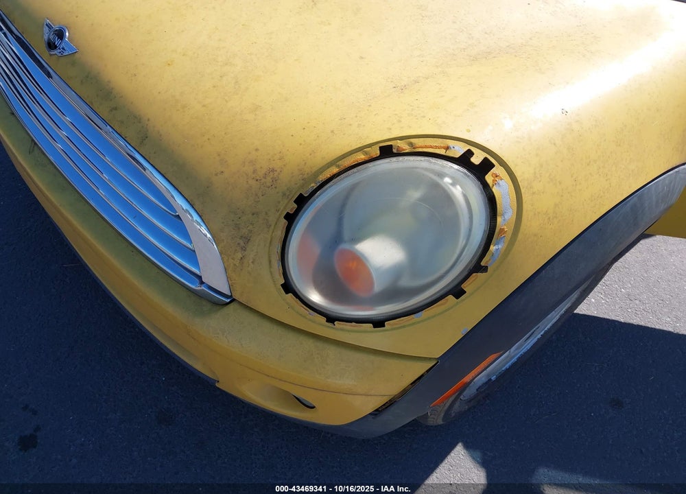 2009 MINI COOPER VIN: WMWMF33579TW79802