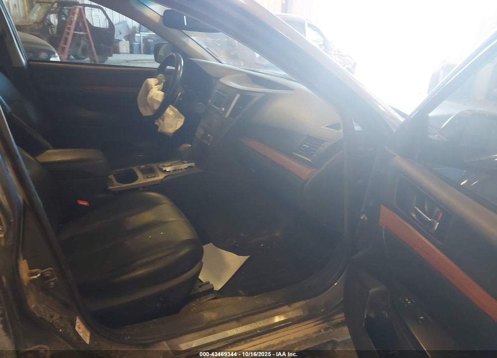 2014 SUBARU OUTBACK 2.5I LIMITED VIN: 4S4BRCLC2E3315339